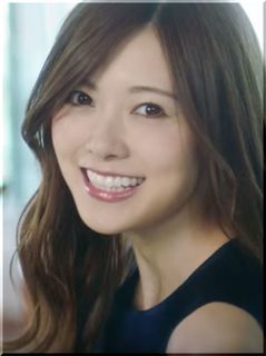 Alface オルフェス Cm 鏡に向かって服を脱ぐ女優は誰